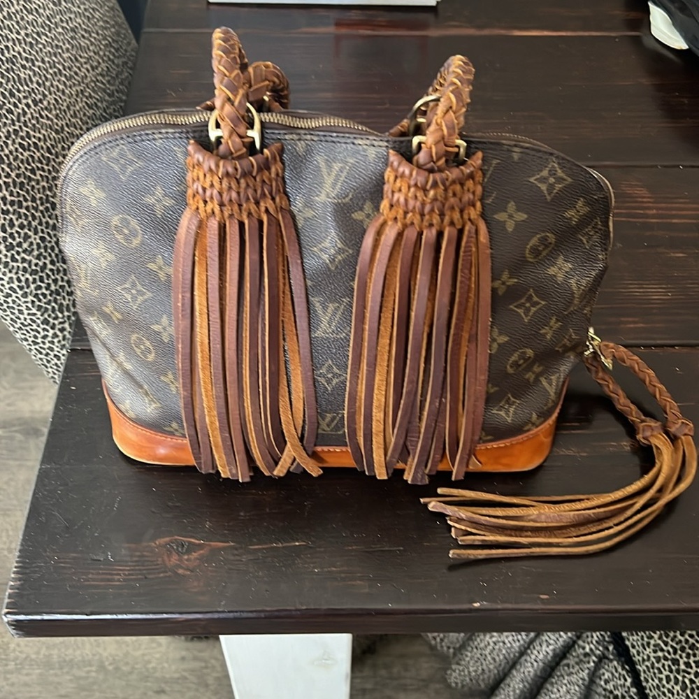 Louis Vuitton Alma to add to your collection - Picture 3 of 7